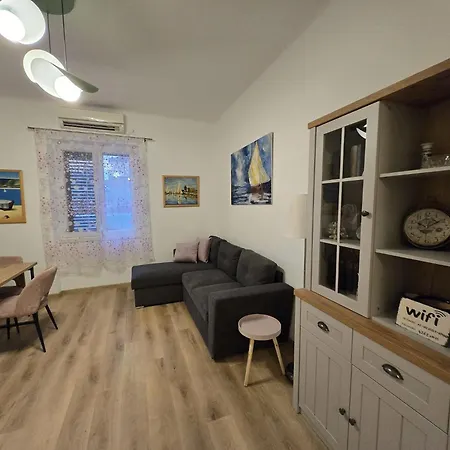 Adela * 斯普利特